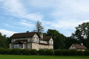 carriage house